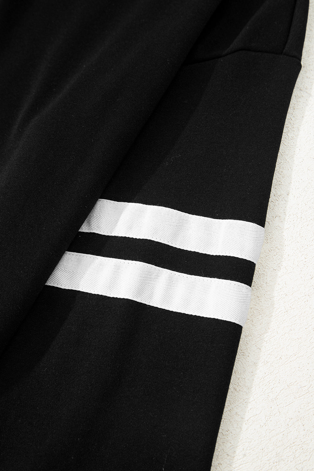 2pc Black Varsity Striped Sleeve Drop Shoulder Sweatshirt & Short Set